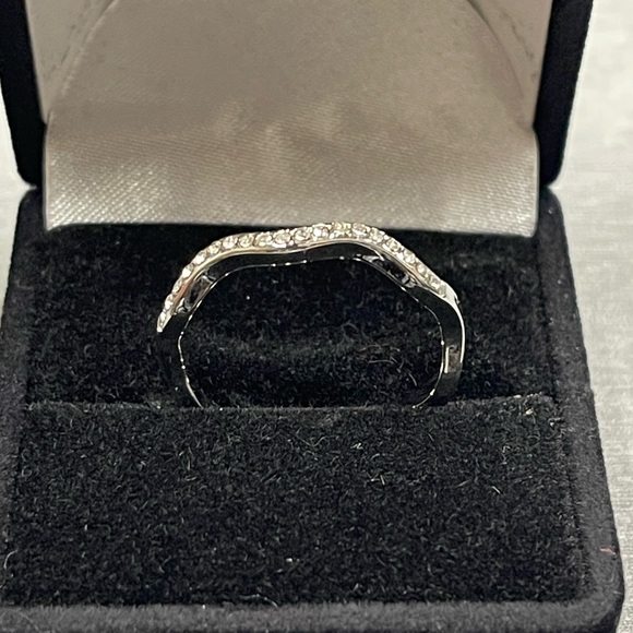 Ladies Fashion Ring - Picture 2 of 4